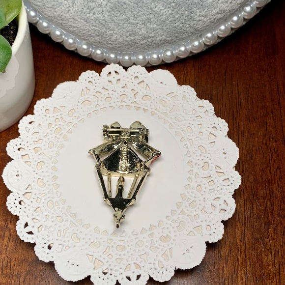 Vintage Holiday Candle Lantern Gold tone Brooch - Picture 6 of 10